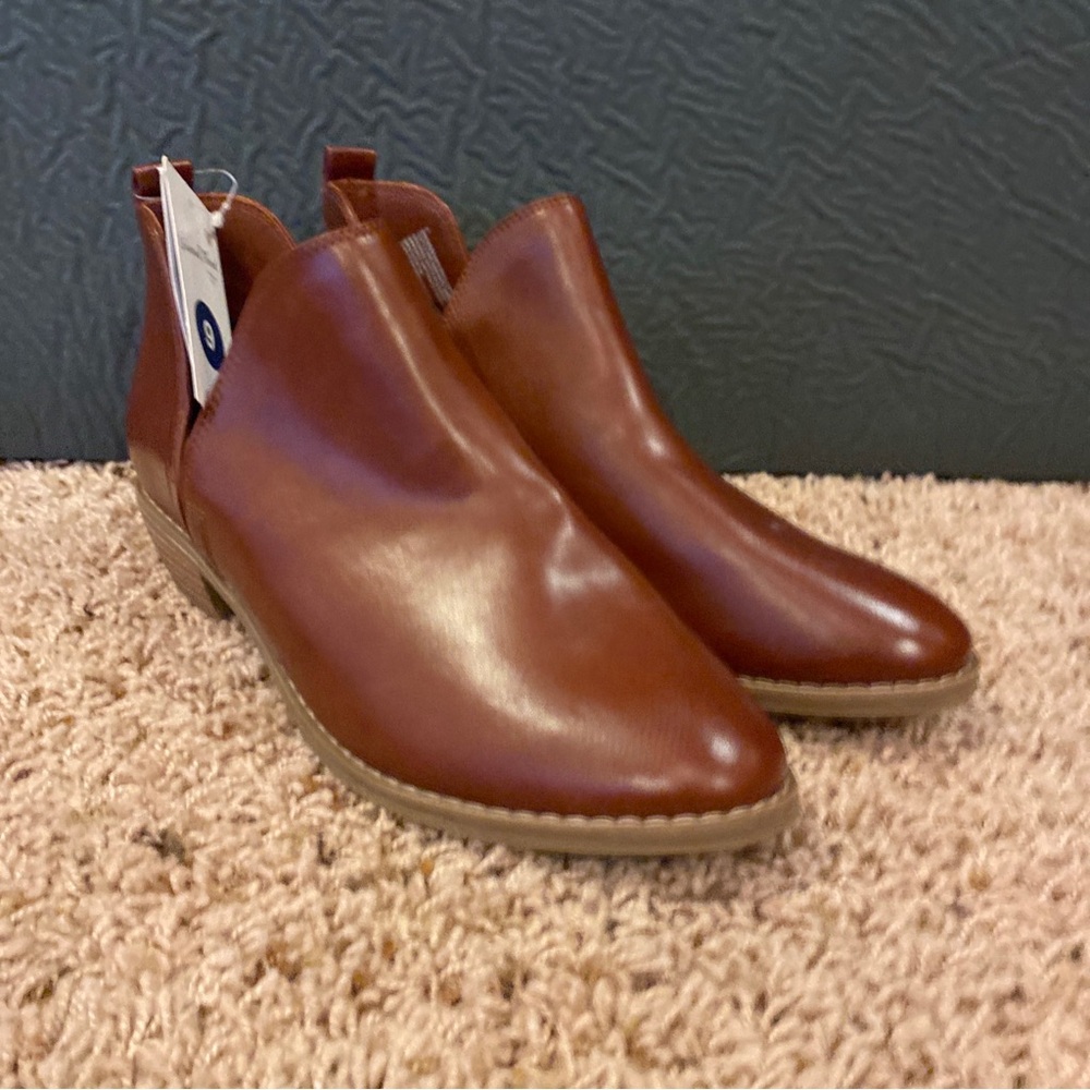 Womens universal thread booties size 9